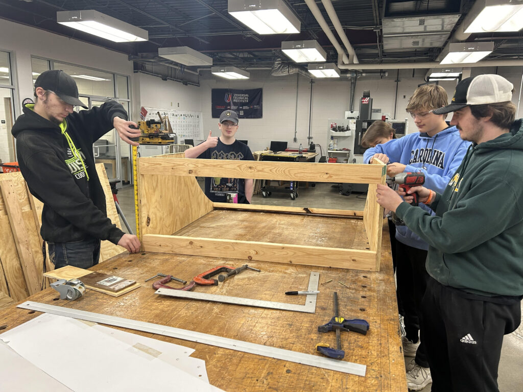 Ashwaubenon High School Advanced Engineering Students